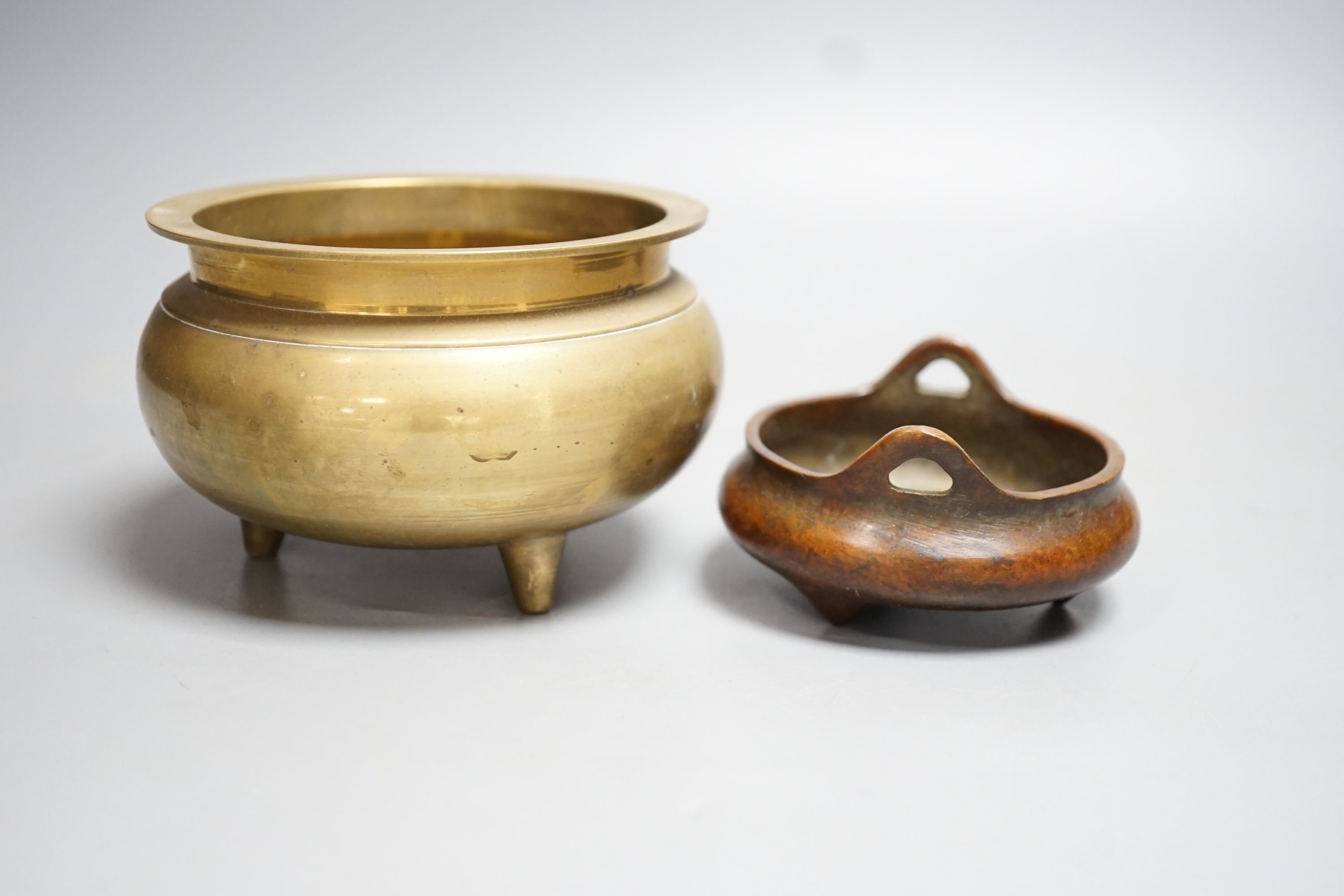 Two Chinese bronze censers, largest 11cm in diameter